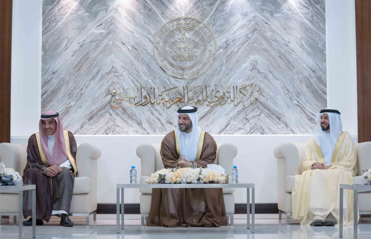 الشيخ سلطان بن أحمد بن سلطان القاسمي نائب حاكم الشارقة يشهد حفل ختام أعمال مناهزات. الصورة من مكتب الشارقة الإعلامي 