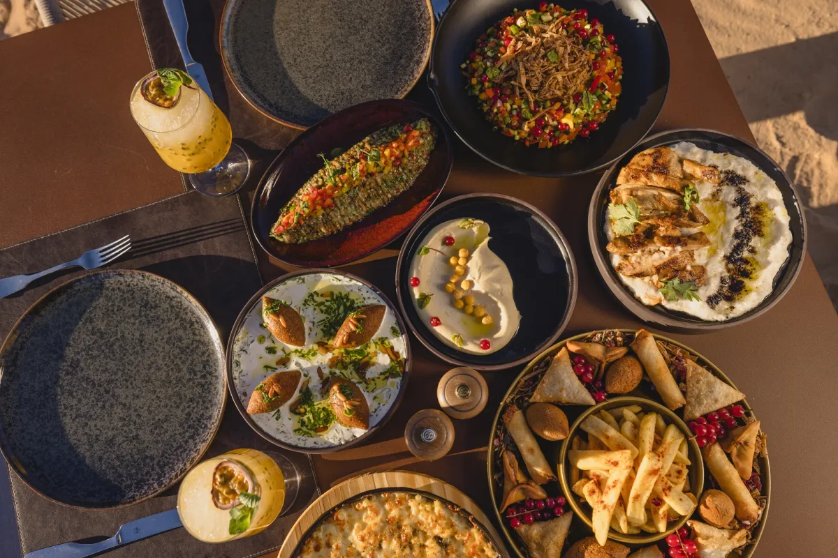 أجواء رمضانية مميزة في قلب الصحراء مع منتجع بانيان تري العُلا 