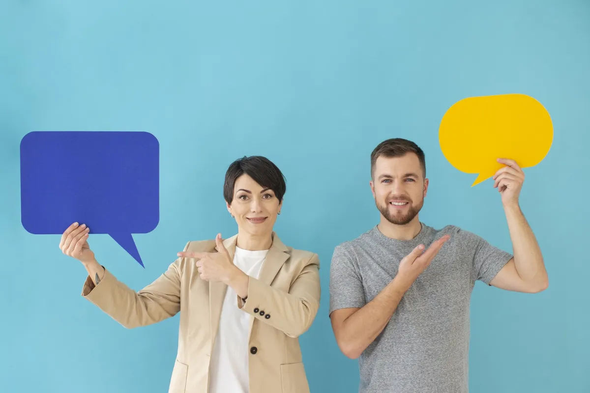 كيف يمكن لتحسين مهارات التحدث أن يكون العامل المحفز لرفع مستوى الأداء الشخصي وتعزيز فعالية العمل الجماعي -المصدر: freepik