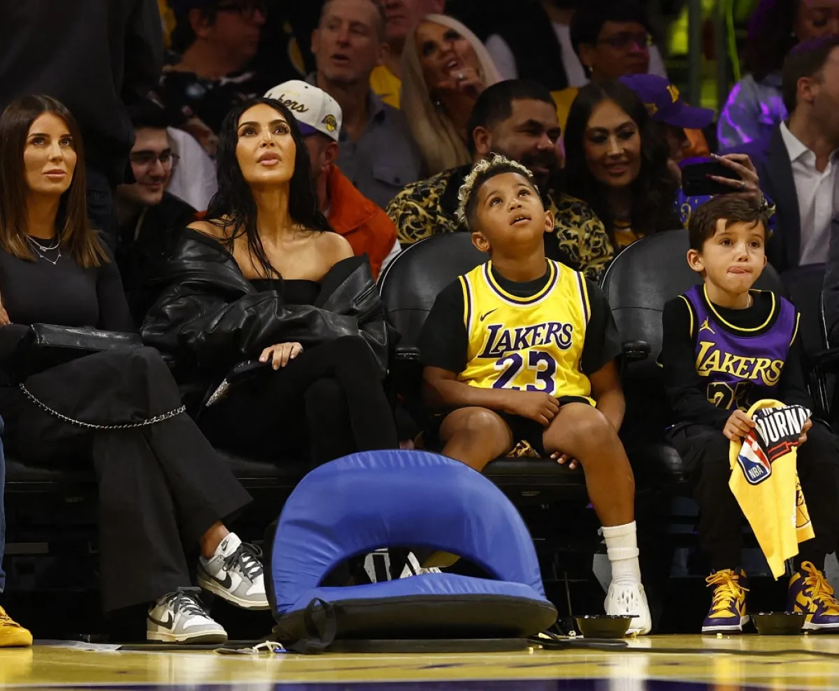 كيم كارداشيان Kim Kardashian في مباراة الـNBA (مصدر الصورة: RONALD MARTINEZ / GETTY IMAGES NORTH AMERICA / Getty Images via AFP)