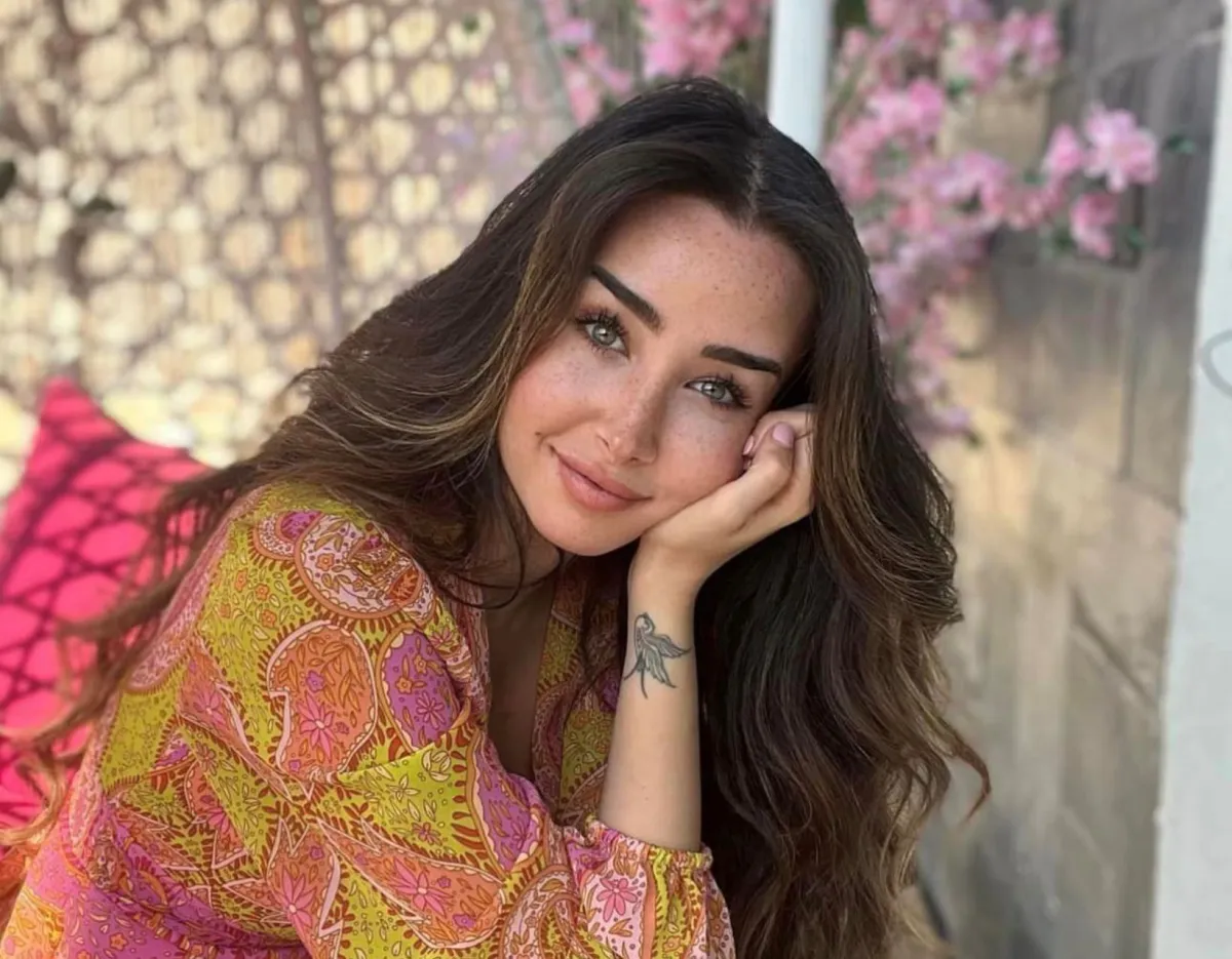 هنا الزاهد - الصورة من صفحتها الرسمية على الفيس بوك