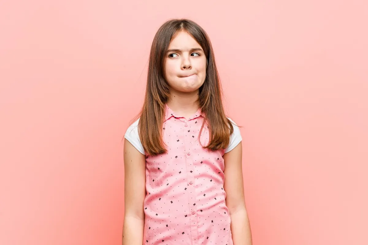 صورة لطفلة تشعر بالغيرة