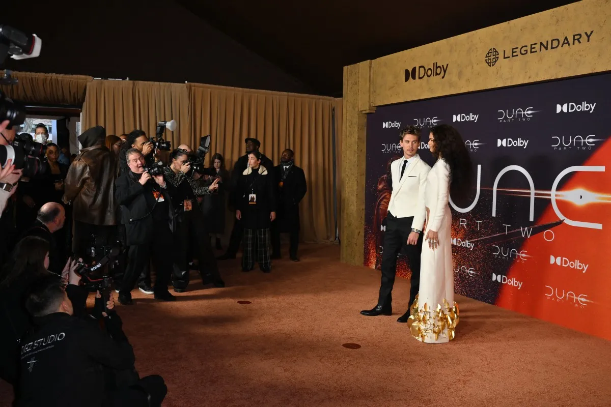 زيندايا وأوستن باتلر Zendaya and Austin Butler في عرض “Dune: Part Two”.. (مصدر الصورة: by ANGELA WEISS / AFP)