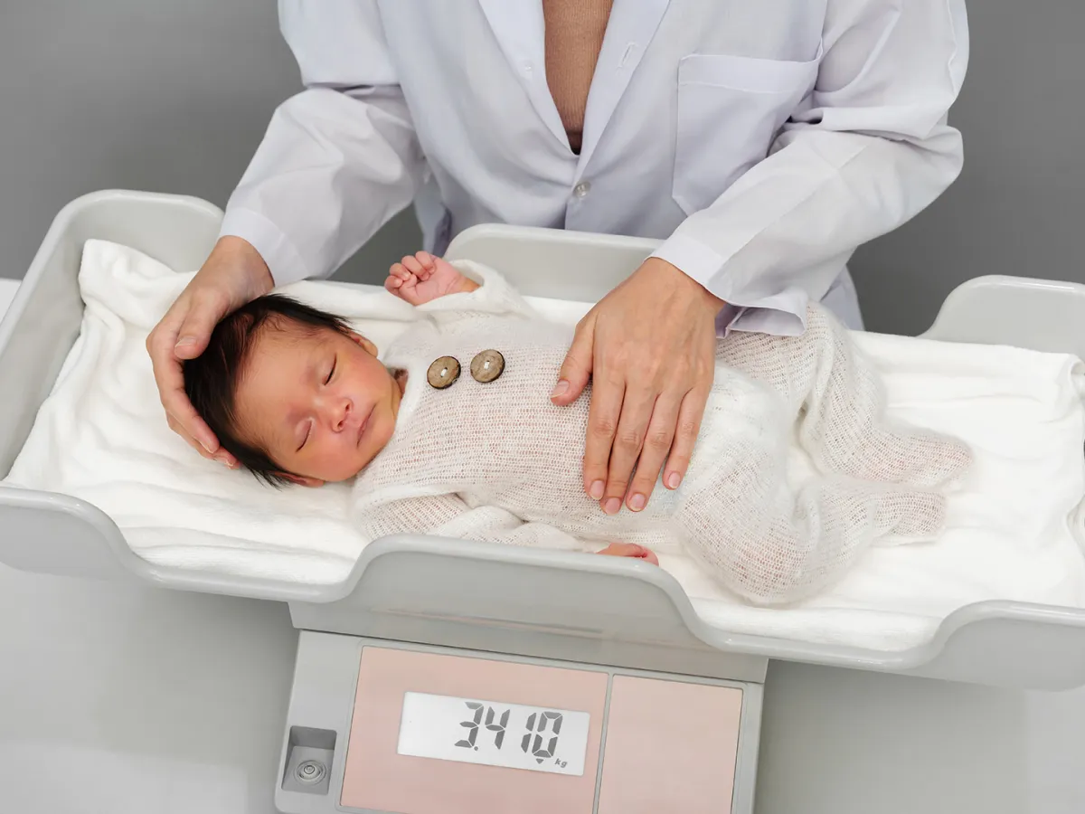 وزن الطفل الطبيعي عند الولادة .. وأسباب النقصان