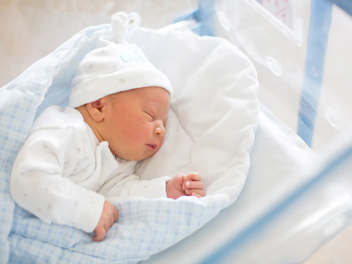 أسباب عدم تبرز الرضيع حديث الولادة