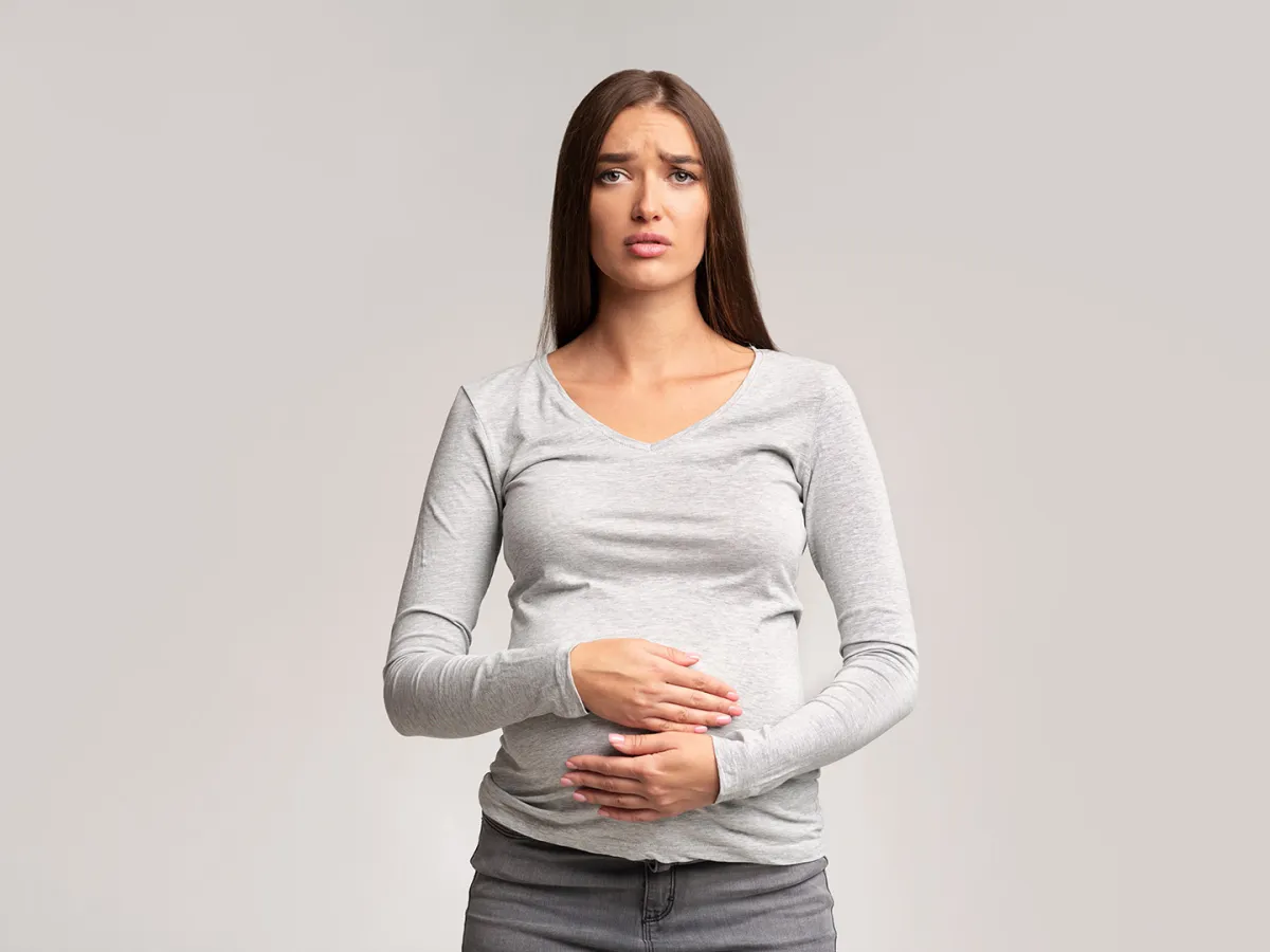 حامل تشعر بألم نتيجة الانتفاج