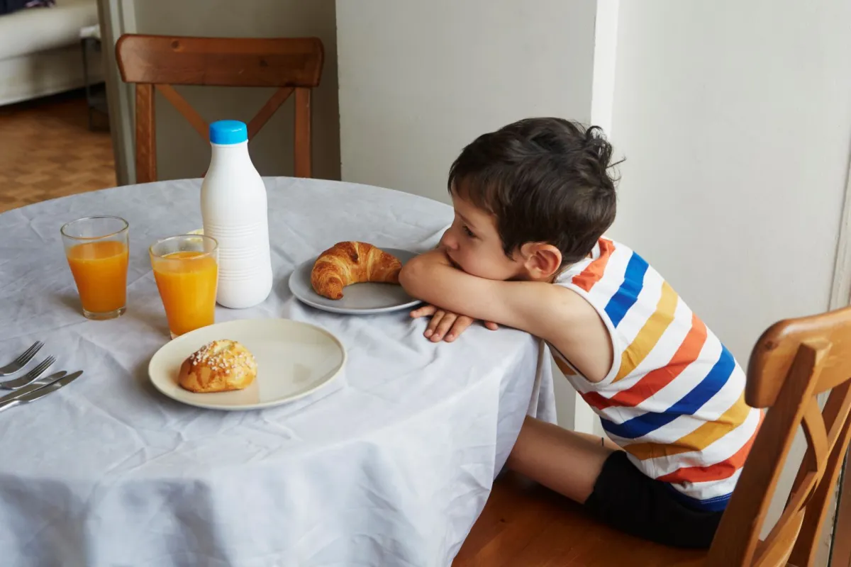 صورة طفل يرفض الطعام