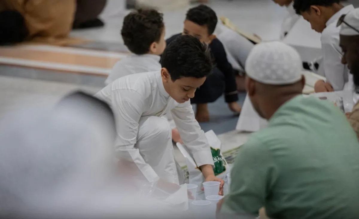 توفير أكثر من 400 ألف لتر ماء زمزم بالمسجد النبوي - الصورة من حساب الهيئة العامة للعناية بشؤون المسجد النبوي على إكس