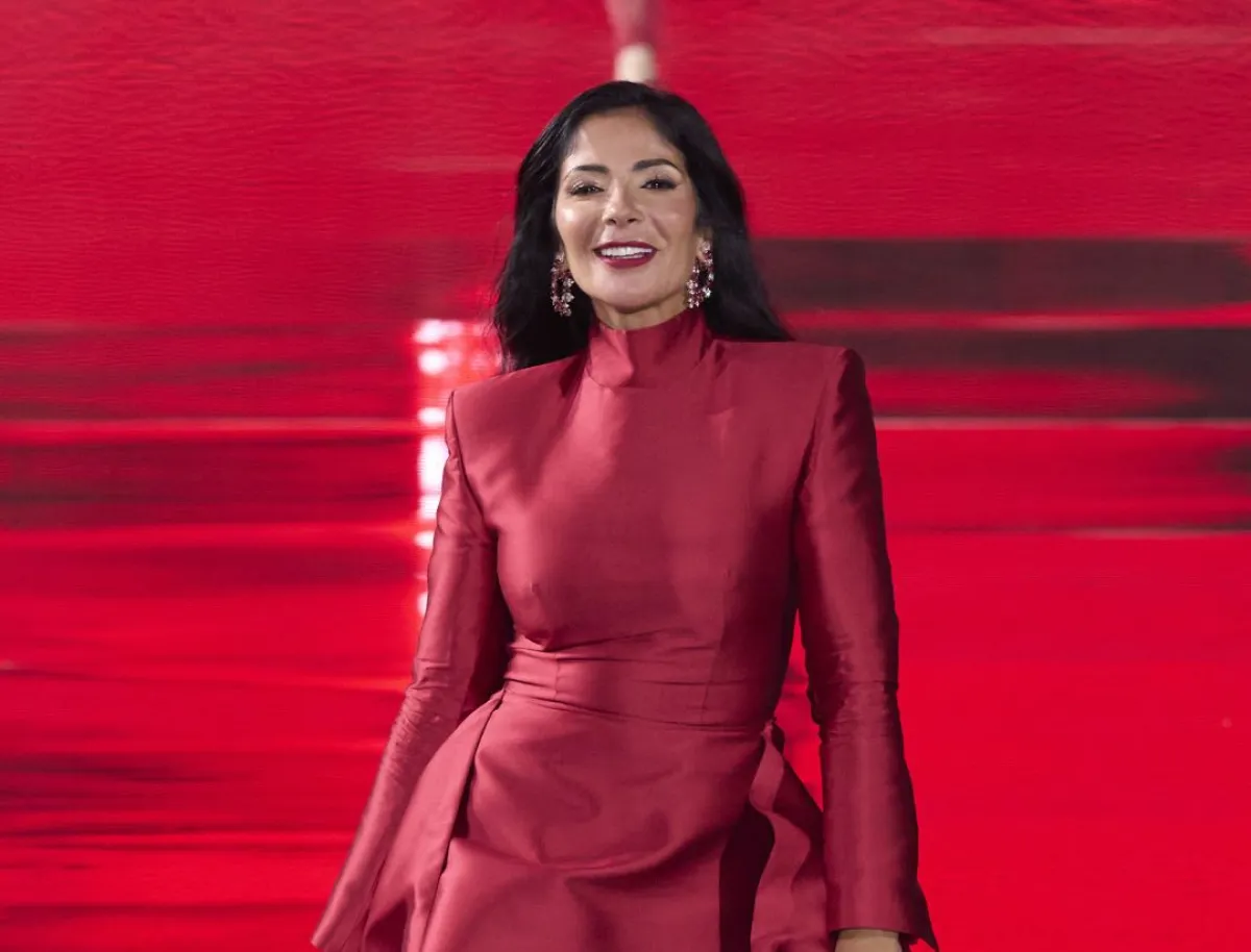 منى زكي في عرض أزياء من لوريال باريس L'Oréal Paris