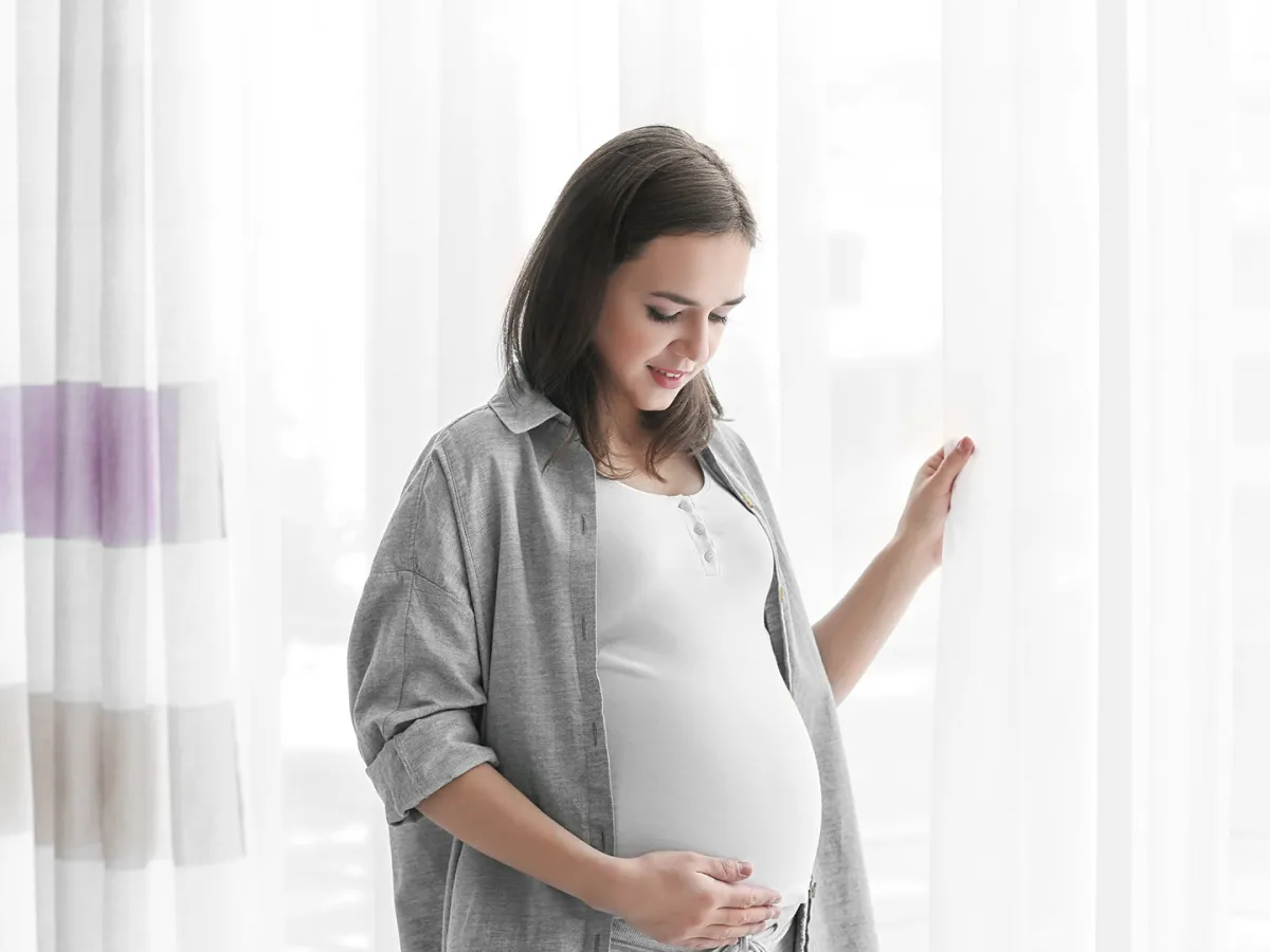 امرأة حامل في الشهور الأخيرة 