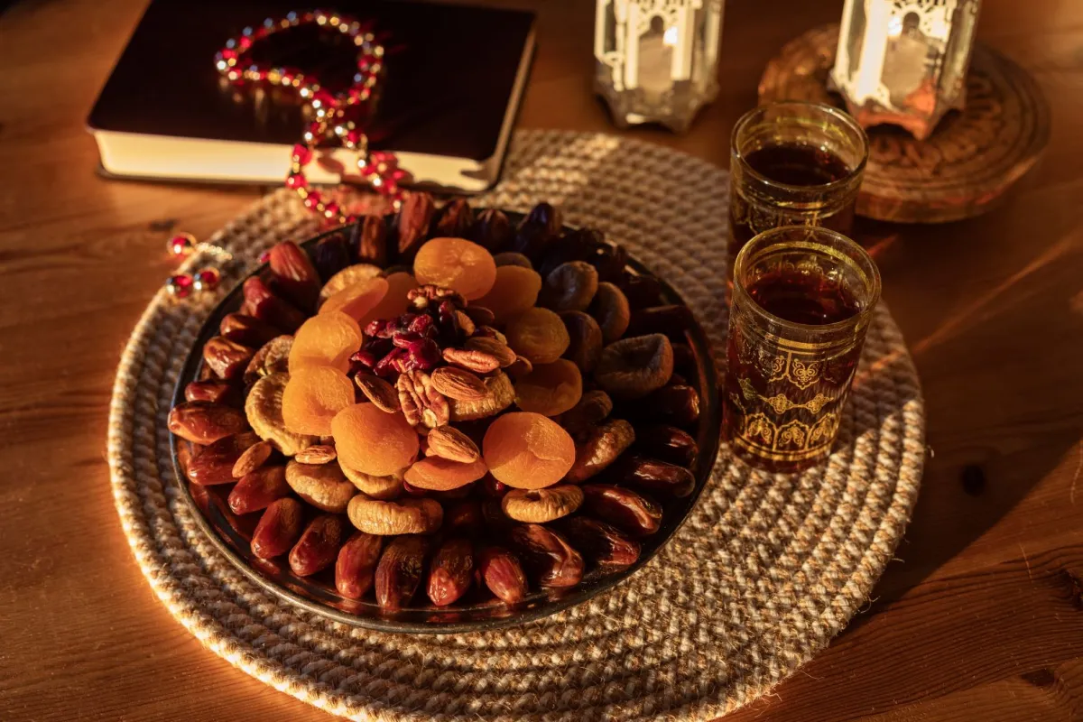 طبق من التمر