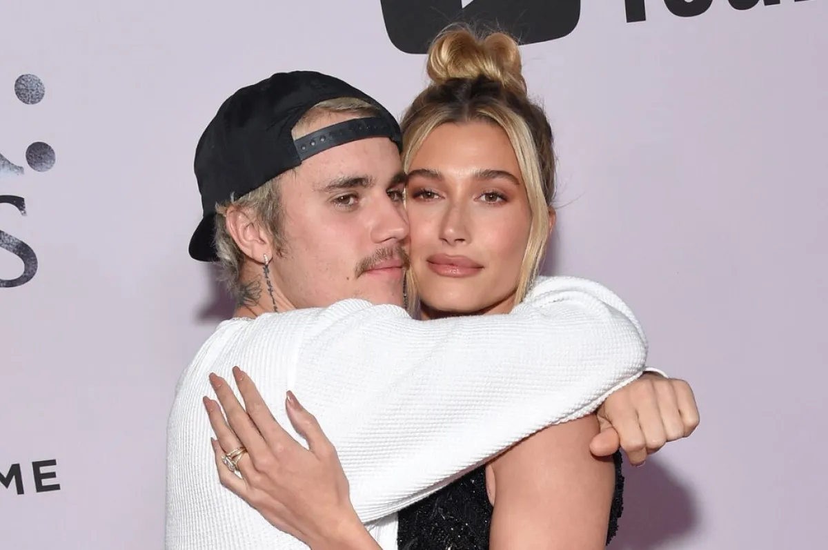 جاستين وهايلي بيبر Justin Bieber and Hailey Bieber في عرض "Justin Bieber: Seasons" (مصدر الصورة: AFP / Lisa O'CONNOR)
