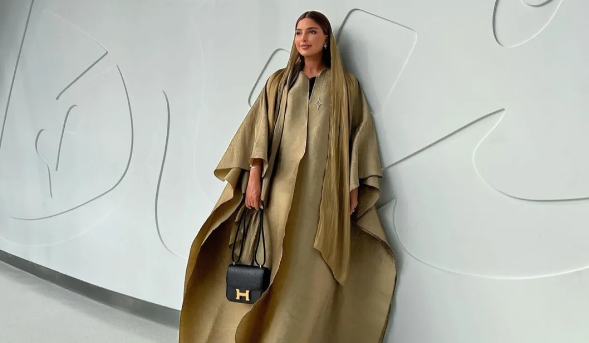 فاطمة حسام بعباية فخمة ذهبية -الصورة من حسابها على إنستغرام