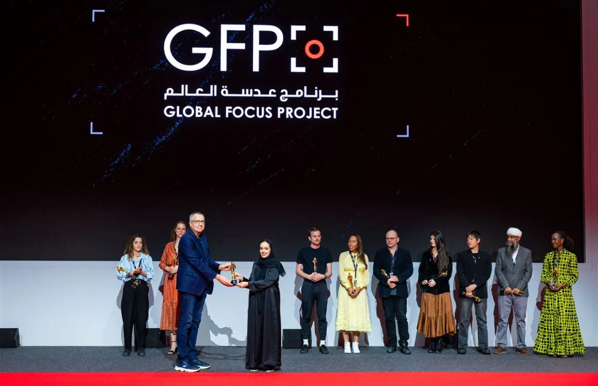 "مشروع عدسة العالم". الصورة من مكتب الشارقة الإعلامي