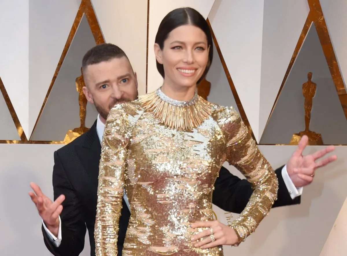 جيسيكا بيل وجاستن تمبرليك Justin Timberlake and Jessica Biel في حفل أوسكار عام 2017 (مصدر الصورة: VALERIE MACON / AFP)