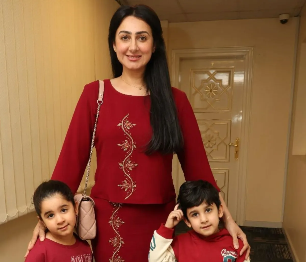 هيفاء حسين مع ابناءها ، سلطان، وجواهر-الصورة من المصدر