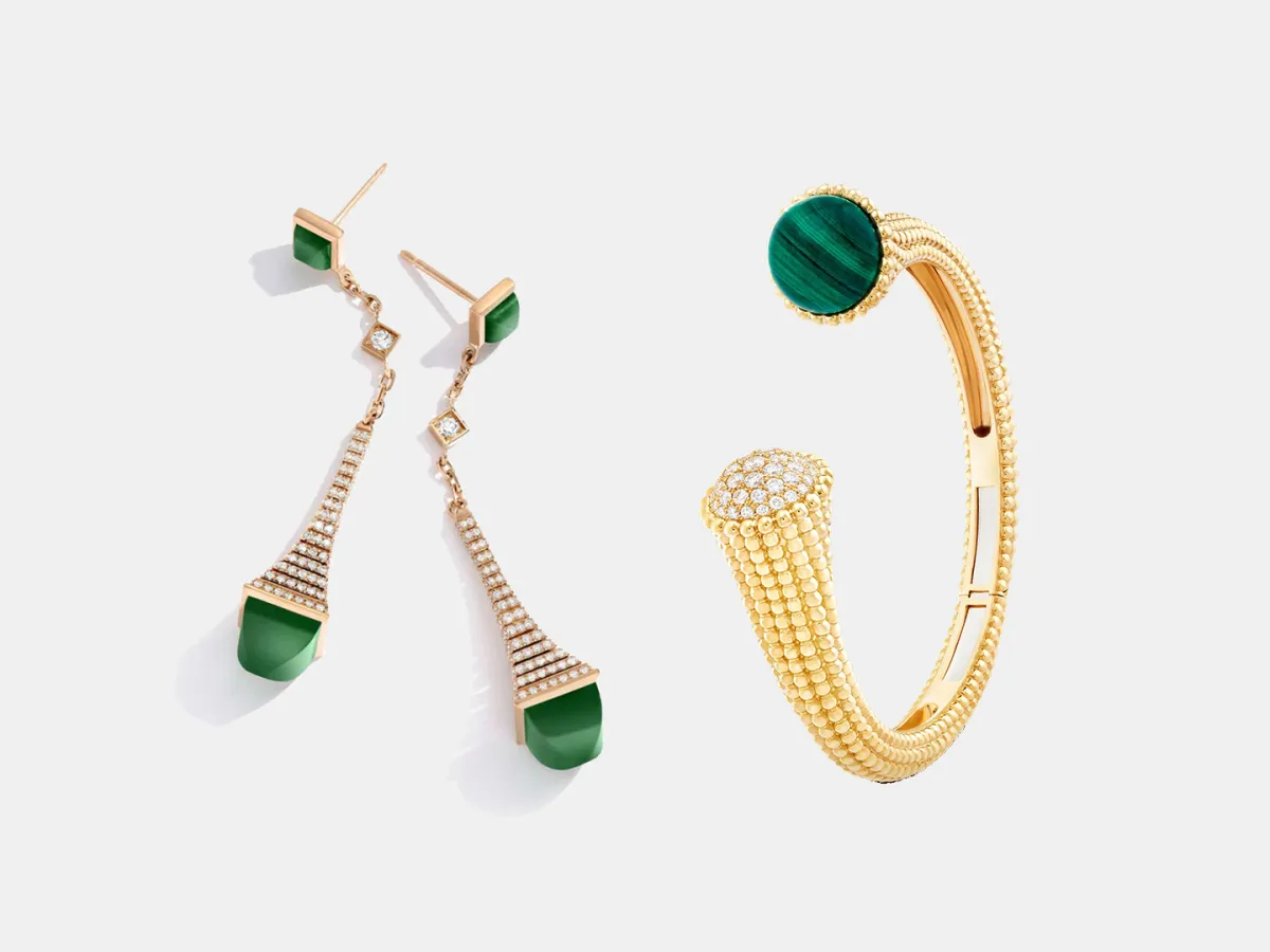 أقراط مرصوفة بالأحجار الكريمة الخضراء