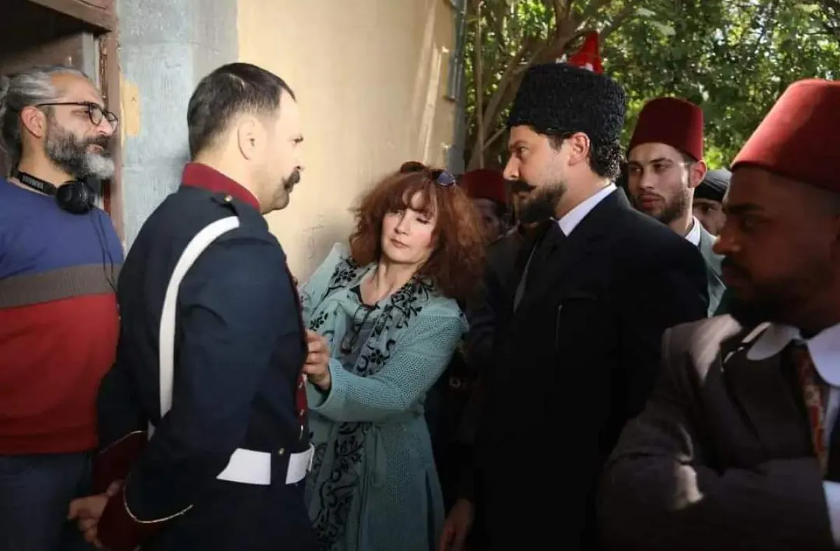 رجاء مخلوف تتوسط تيم حسن وأنس طيارة في مسلسل "الزند"- الصورة من المصدر