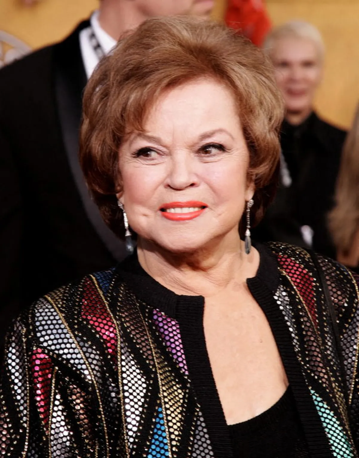شيرلي تمبل في حفل توزيع جوائز نقابة ممثلي الشاشة السنوي الثاني عشر (Shirley Temple at the 12th Annual Screen Actors Guild Awards). مصدر الصورة: VINCE BUCCI / Getty Images North America / Getty Images via AFP