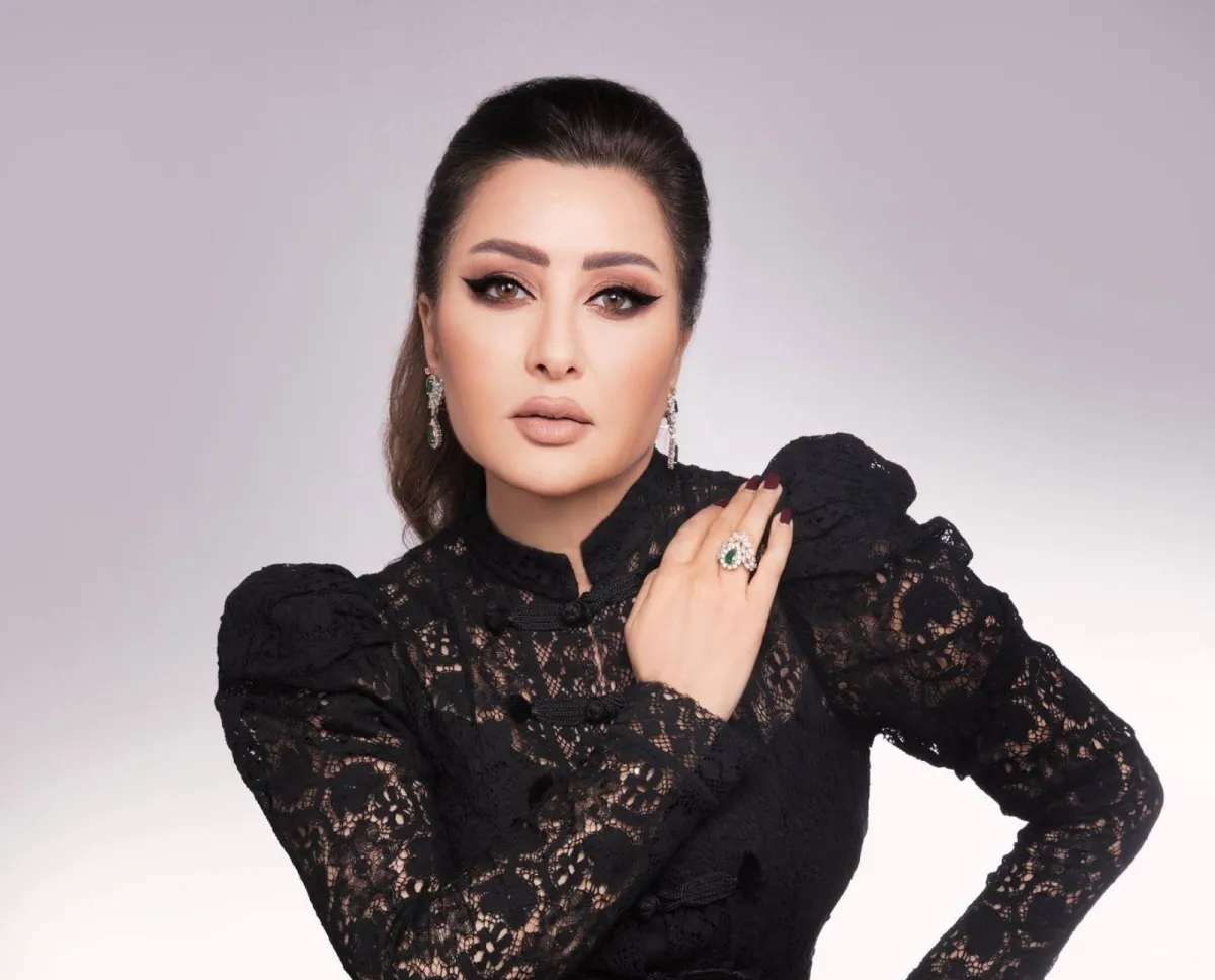 لطيفة - الصورة من صفحتها الرسمية على الفيس بوك