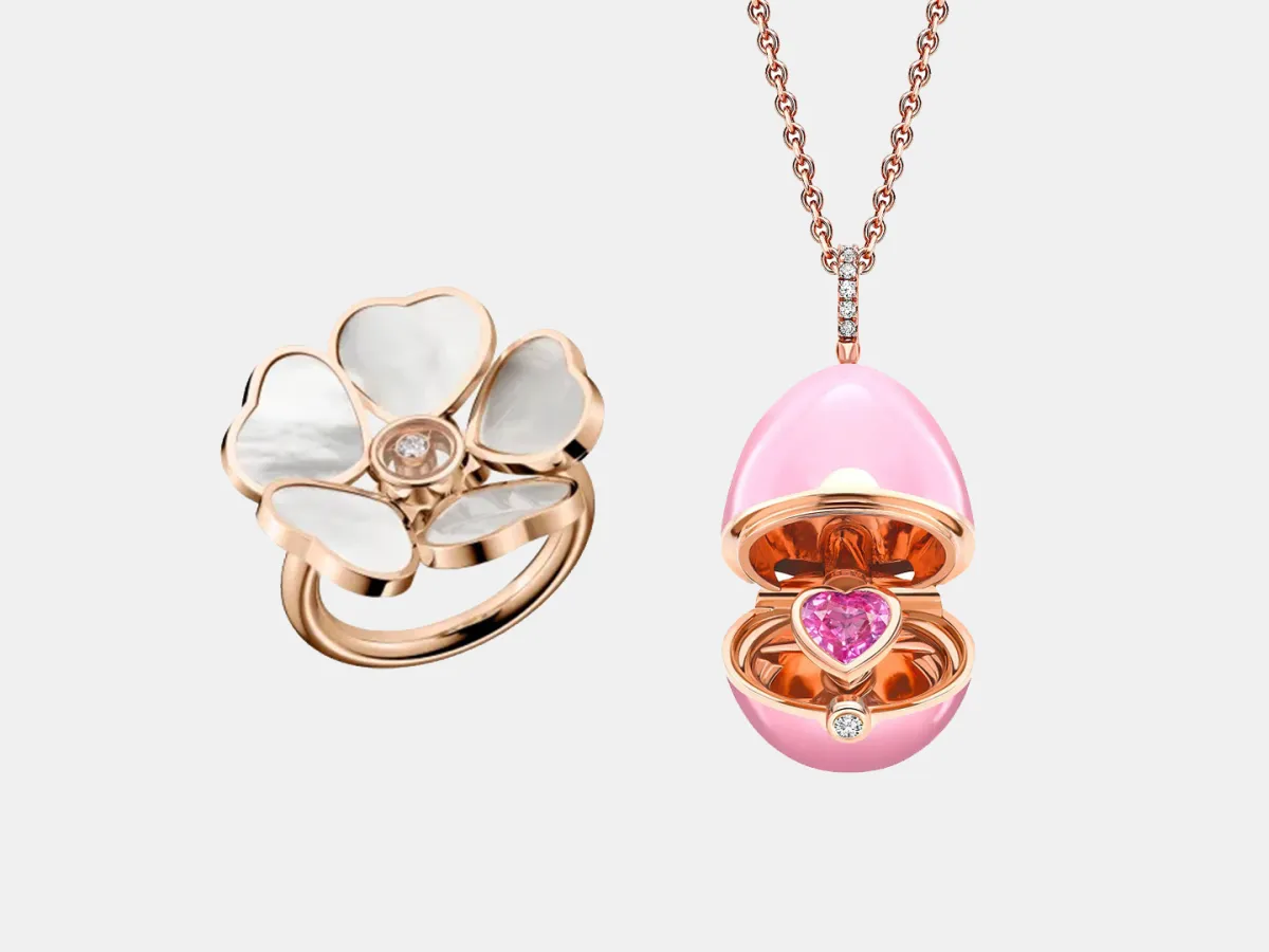 مجوهرات مرصوفة بأحجار على شكل قلب