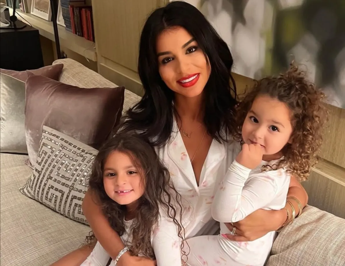 ريما فقيه وابنتاها ريما وأميرة- الصورة من حسابها على إنستغرام