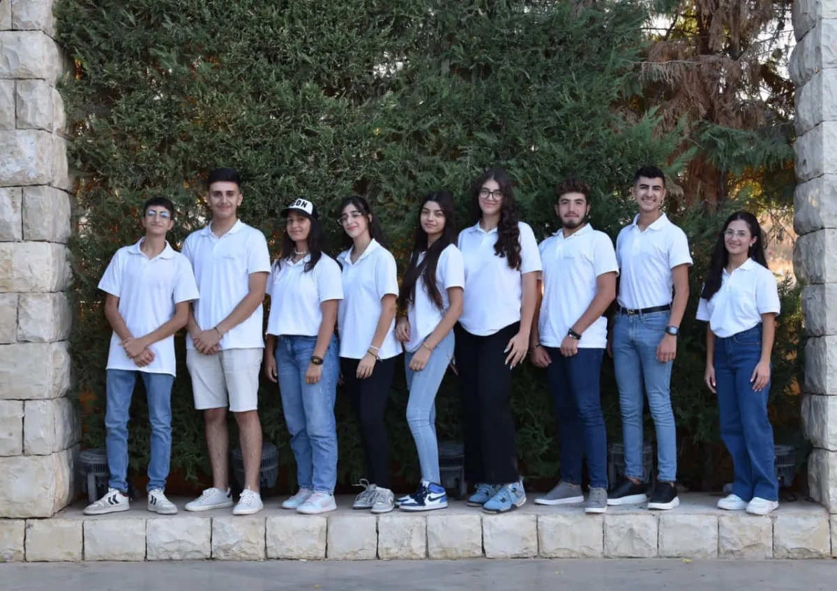 فريق Guide Me الفائز بالمرتبة الأولى في قطر