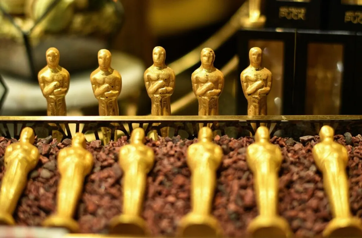 شوكولاتة على شكل جوائز الأوسكار ضمن التحضير للحفل Golden chocolate Oscars (مصدر الصورة: VALERIE MACON / AFP)