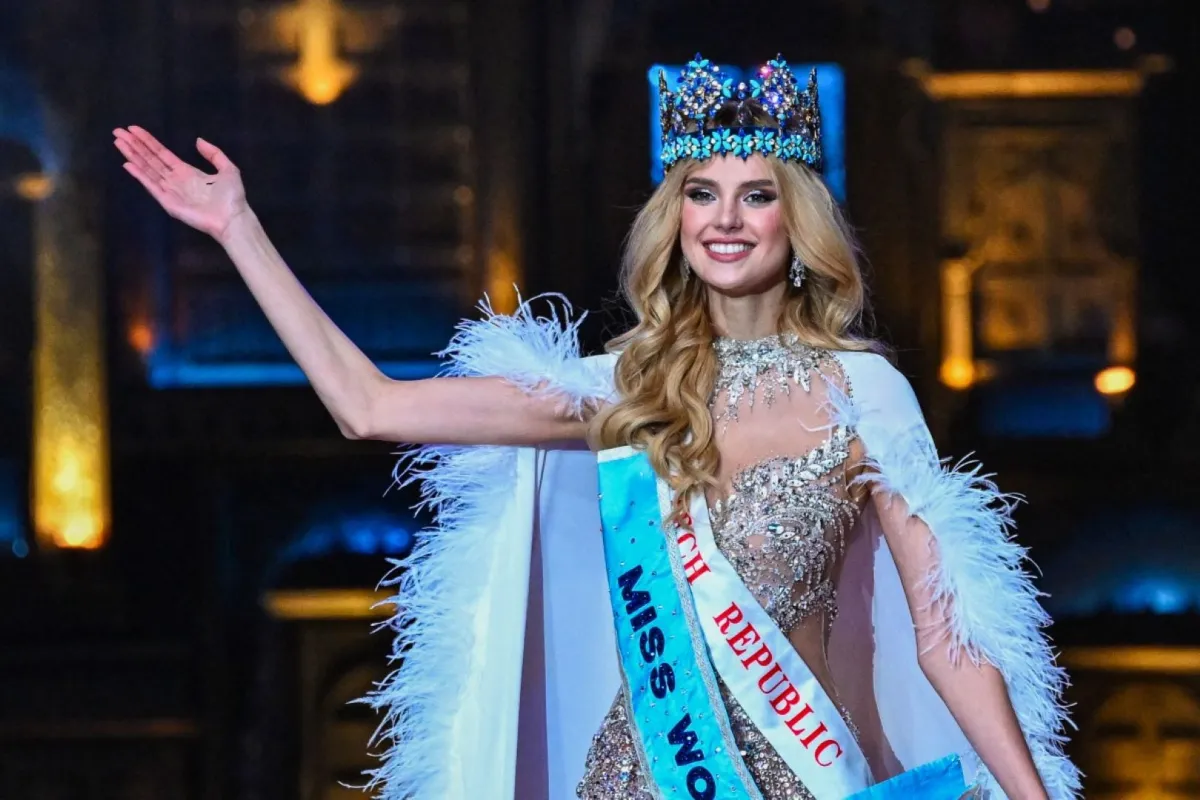 كريستينا بيشكوفا ملكة جمال العالم، في مومباي الهند (Krystyna Pyszkova winning the 71st Miss World pageant in Mumbai 2024). مصدر الصورة: Punit PARANJPE / AFP