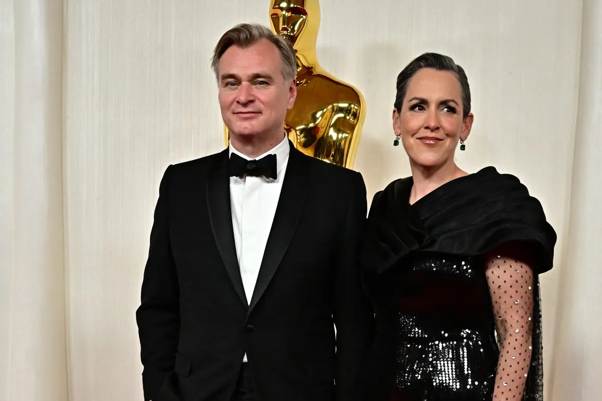 كريستوفر نولان وإيما توماس  Christopher Nolan and Emma Thomas في حفل الأوسكار (مصدر الصورة Frederic J. Brown  AFP)