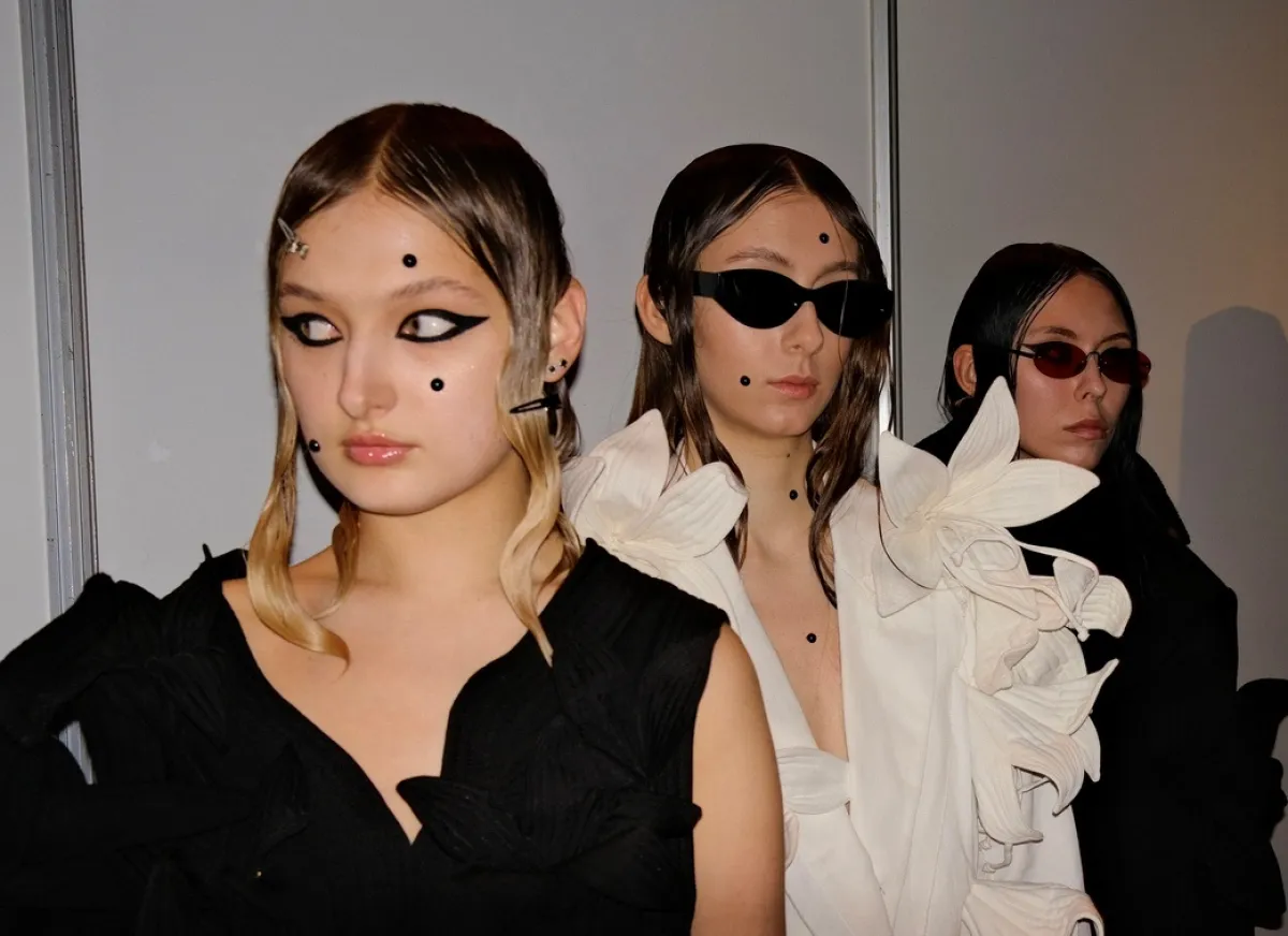 مايا كزينوفا Maya Kazenova- -الصور من مكتب العلاقات لفعاليات أسبوع الموضة في موسكو