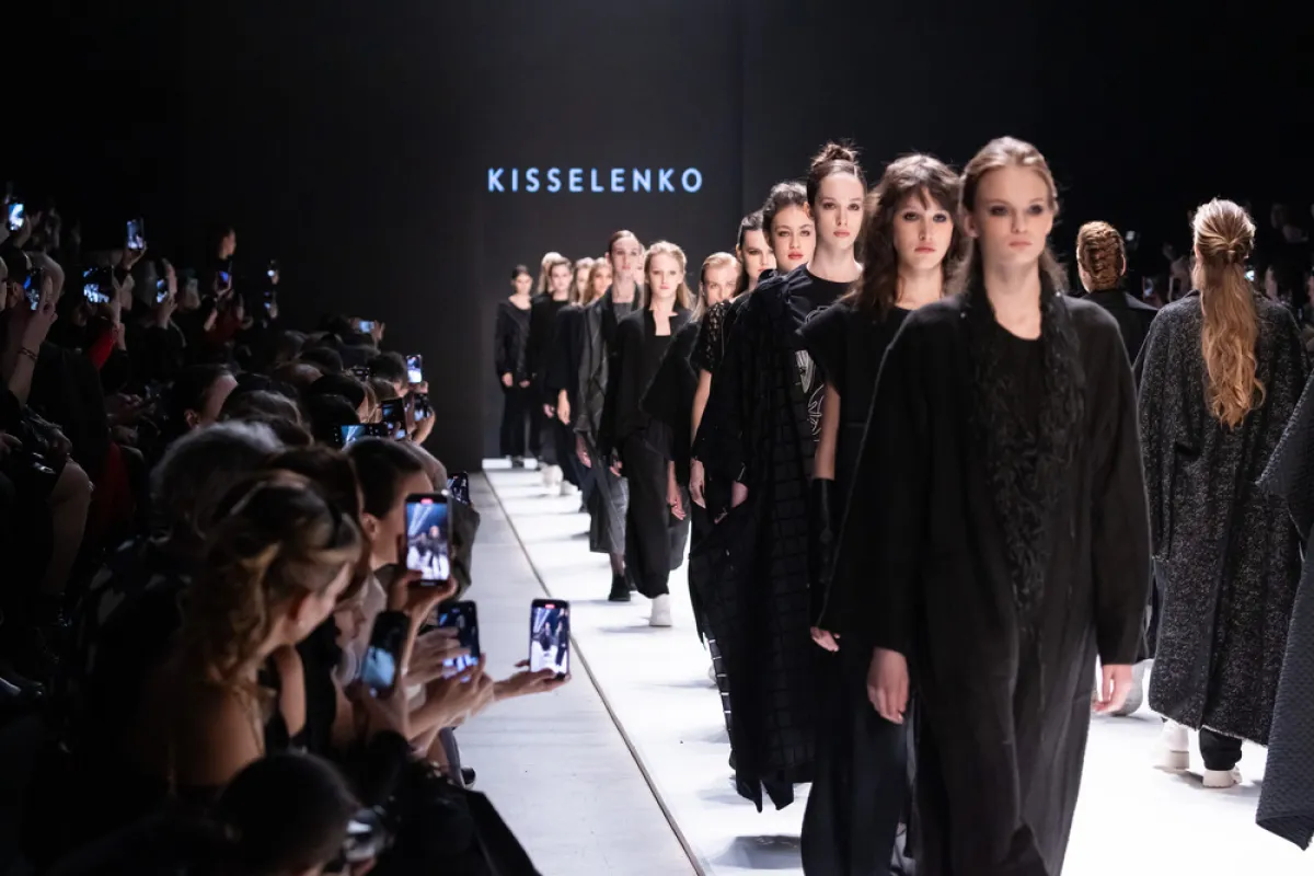  KISSELENKO كيسيلينكو -  الصورة من مكتب العلاقات العامة لفعاليات أسبوع الموضة في موسكو 