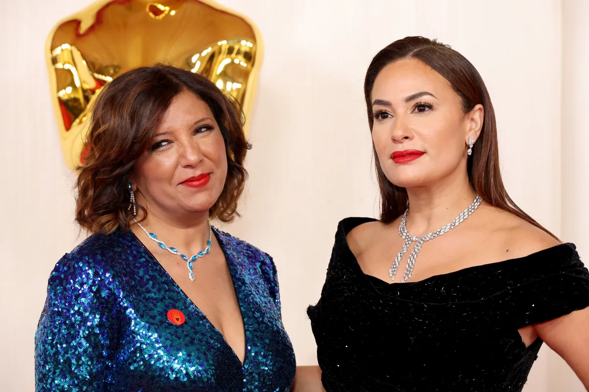هند صبري Hend Sabry و كوثر بن هنية Kaouther Ben Hania من حفل توزيع جوائز الأوسكار 2024 (مصدر الصورة: MIKE COPPOLAGETTY IMAGES NORTH AMERICAGetty Images via AFP)