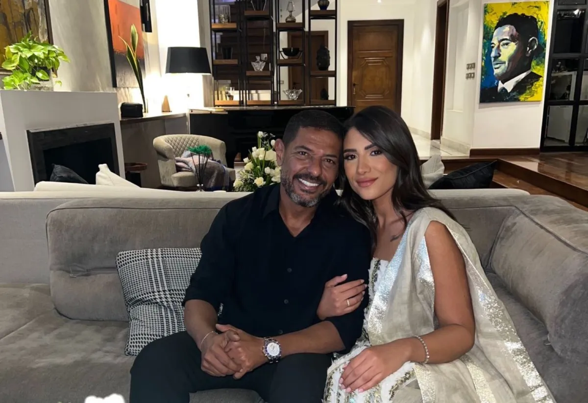 هاني فرحات وخطيبته دنيا جمعة - الصورة من مكتبه الإعلامي 