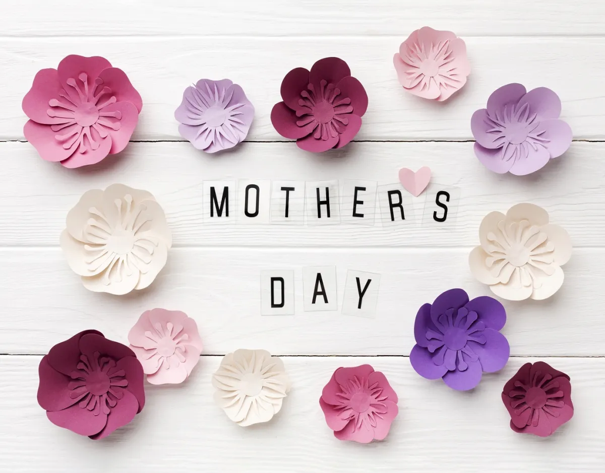 دور الأمهات العاملة في تطوير وتحقيق التوازن في المجتمع