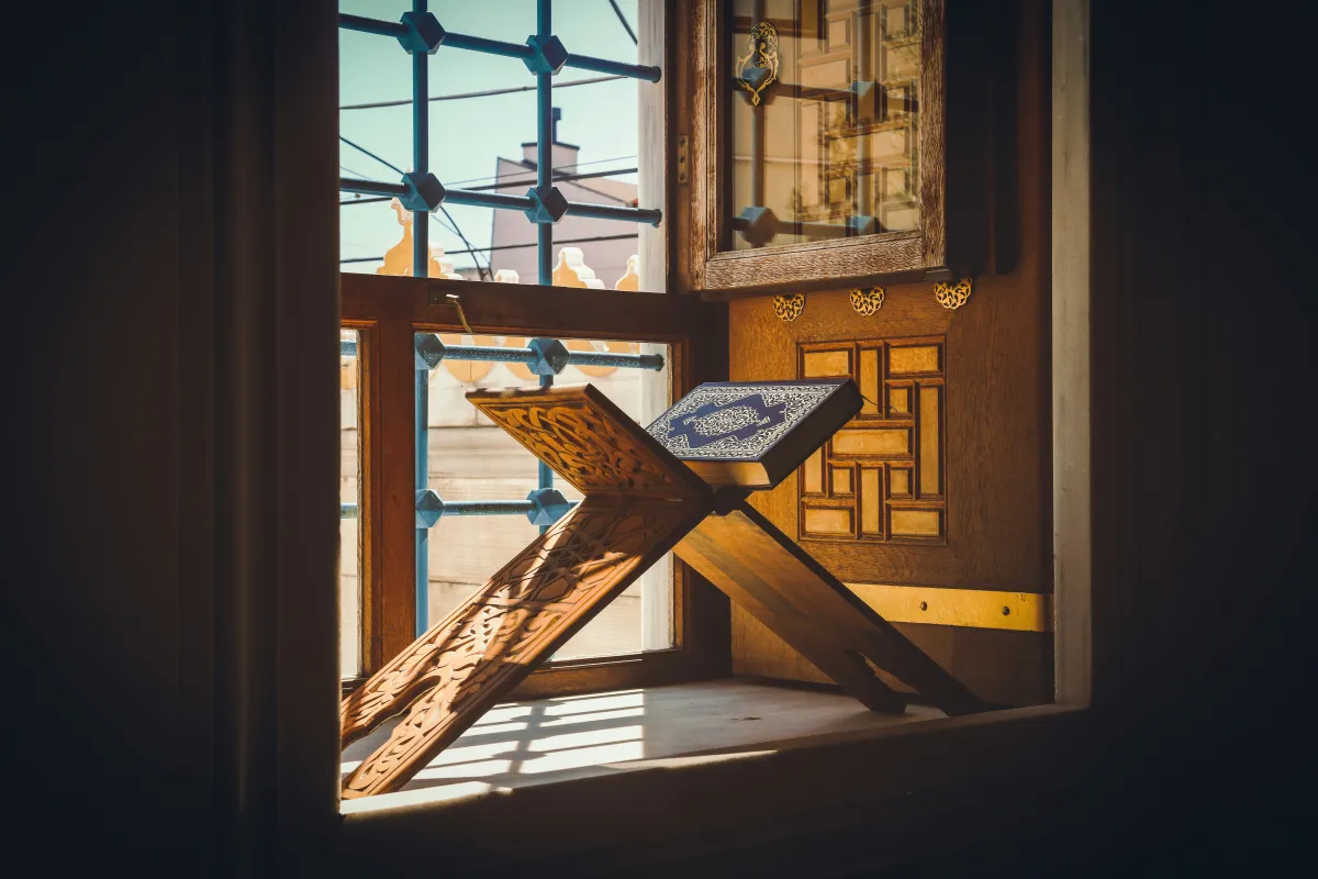 فعالية قراء دبي إحدى فعاليات رمضان في دبي. الصورة من موقع unsplash by Anis Coquelet