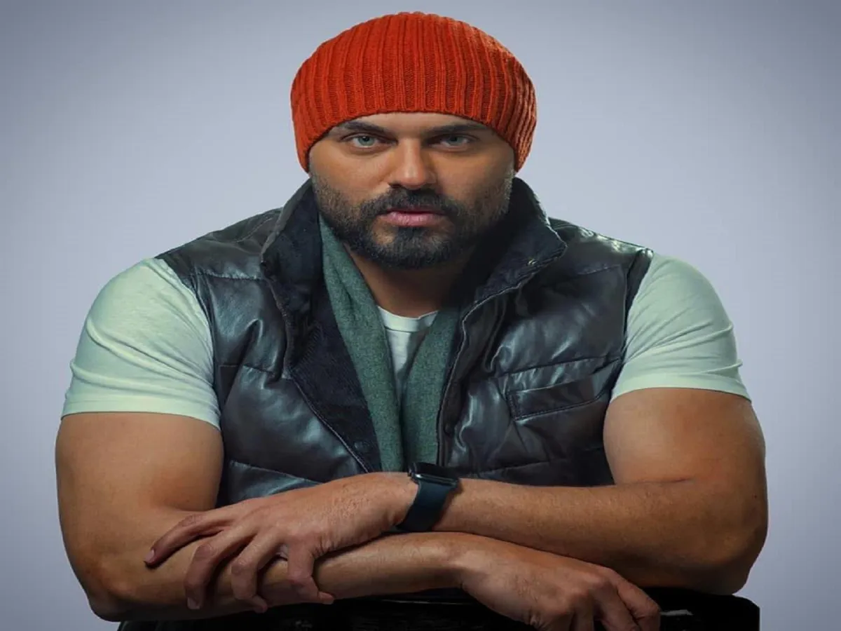 الفنان احمد صلاح حسني