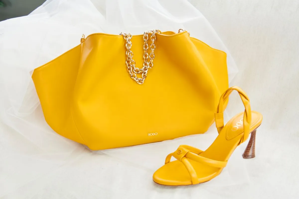 حقيبة وحذاء من رودو Rodo- الصورة من Launchmetrics/Spotlight ©