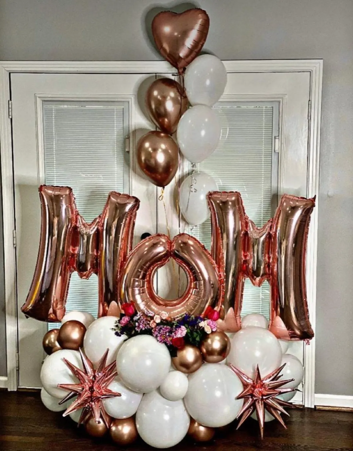 تزيين غرفة الأكل بالبالونات