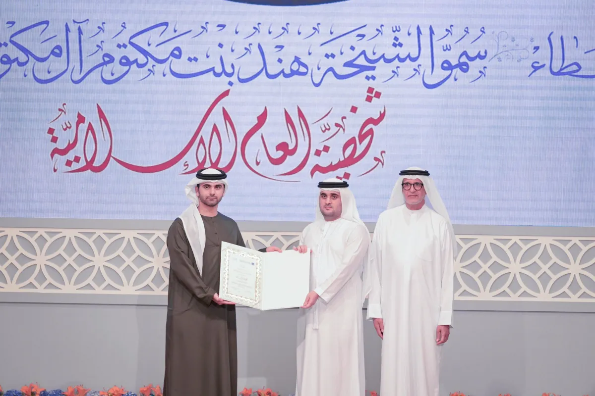 الشيخ منصور بن محمد يحضر الحفل الختامي لجائزة دبي للقرآن الكريم. الصورة من الحساب الرسمي للشيخ منصور على منصة x