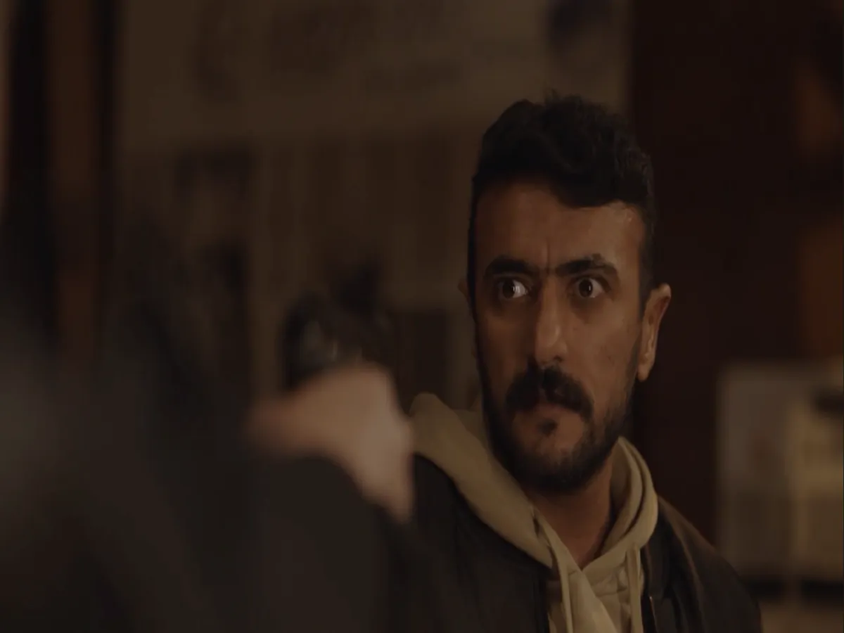 احمد العوضي - الصوة من شاشة عرض المسلسل 