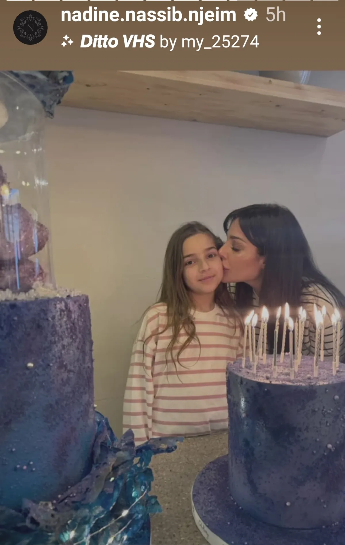 نادين نجيم تقبل هافن - الصورة من ستوري حساب نادين نجيم على إنستغرام