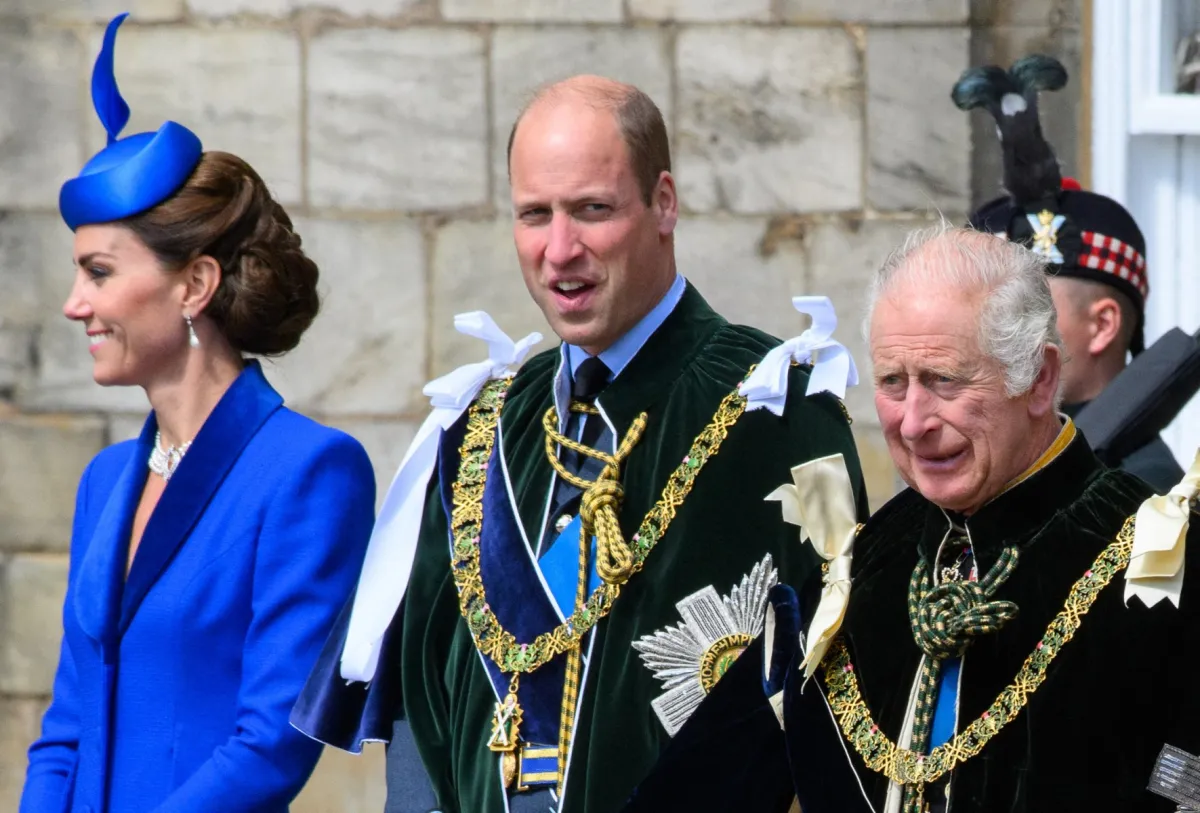 الملك تشارلز مع الأمير ويليام وزوجته كيت ميدلتون King Charles with Prince William and Britain's Catherine في يوم فعاليات يوم الشكر (مصدر الصورة: John Linton / POOL / AFP)