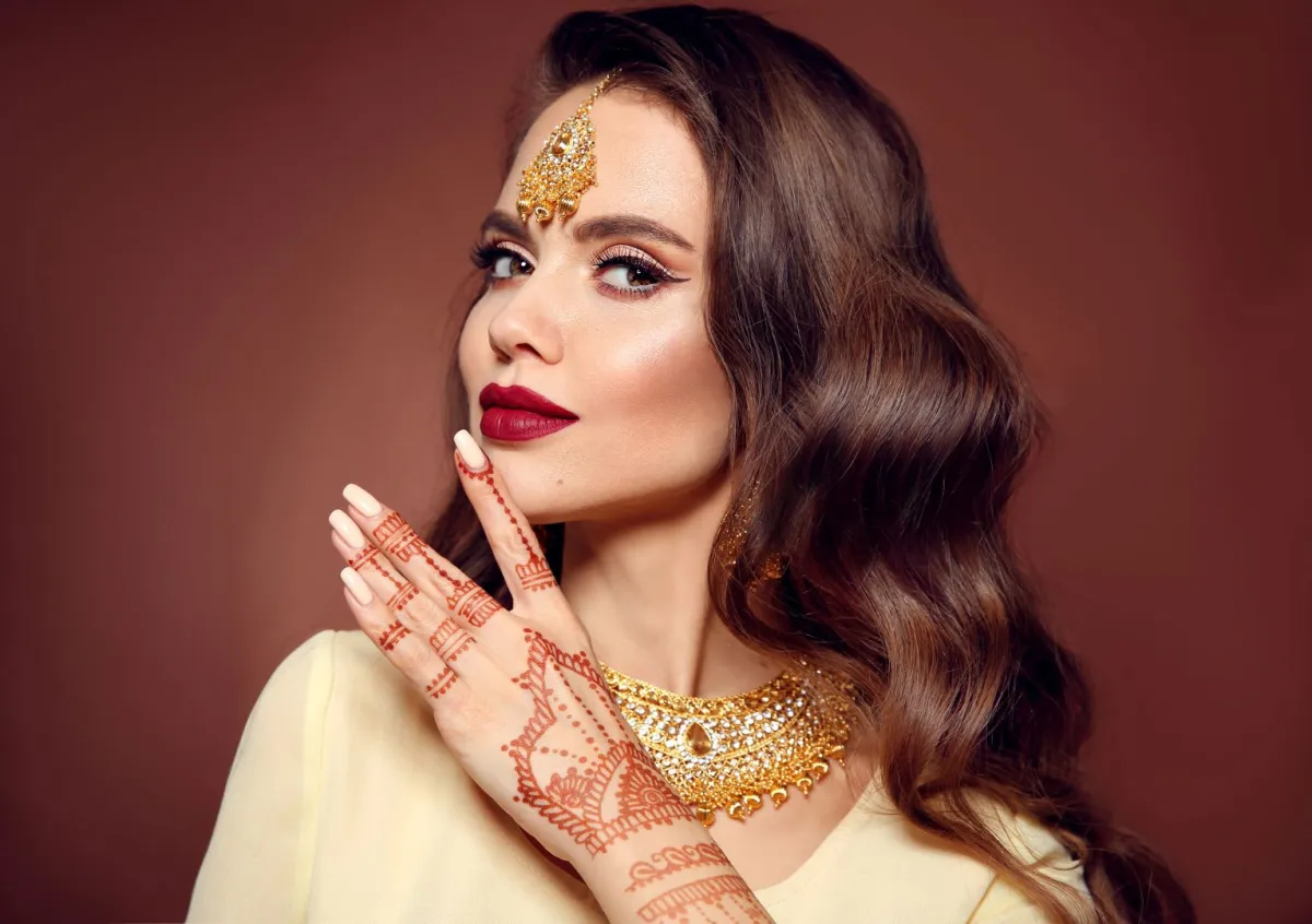 أجمل نقوشات حنّاء لتزيني بها يديك في العيد