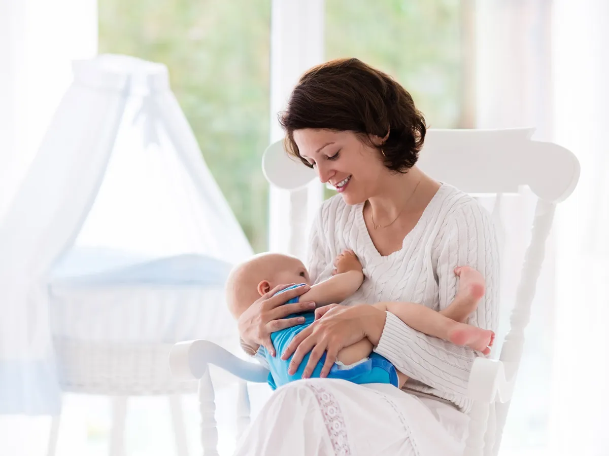  أطعمة تؤثر سلباً على حليب الأم في الرضاعة