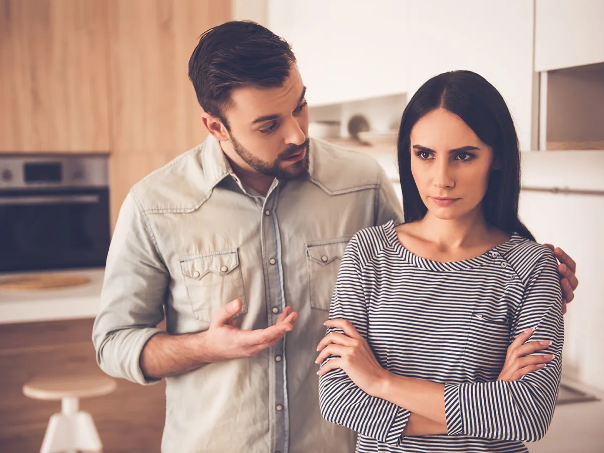  كيفية التعامل مع الزوج الغيور والمتسلط