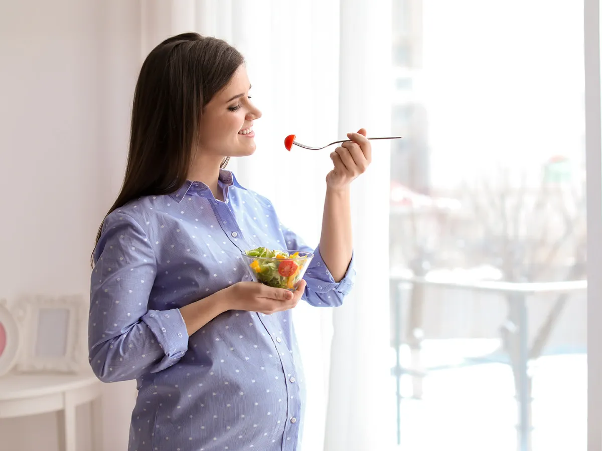 أطعمة تناوليها لتعزيز فرص الولادة الطبيعية