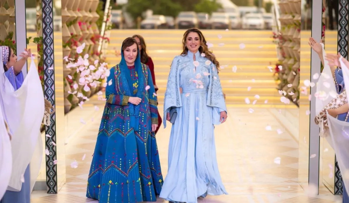 الملكة رانيا العبد الله  ووالدة الأميرة رجوة الحسين عزة السديري- (مصدر الصورة: by Office of Her Majesty Queen Rania Al Abdullah / AFP)