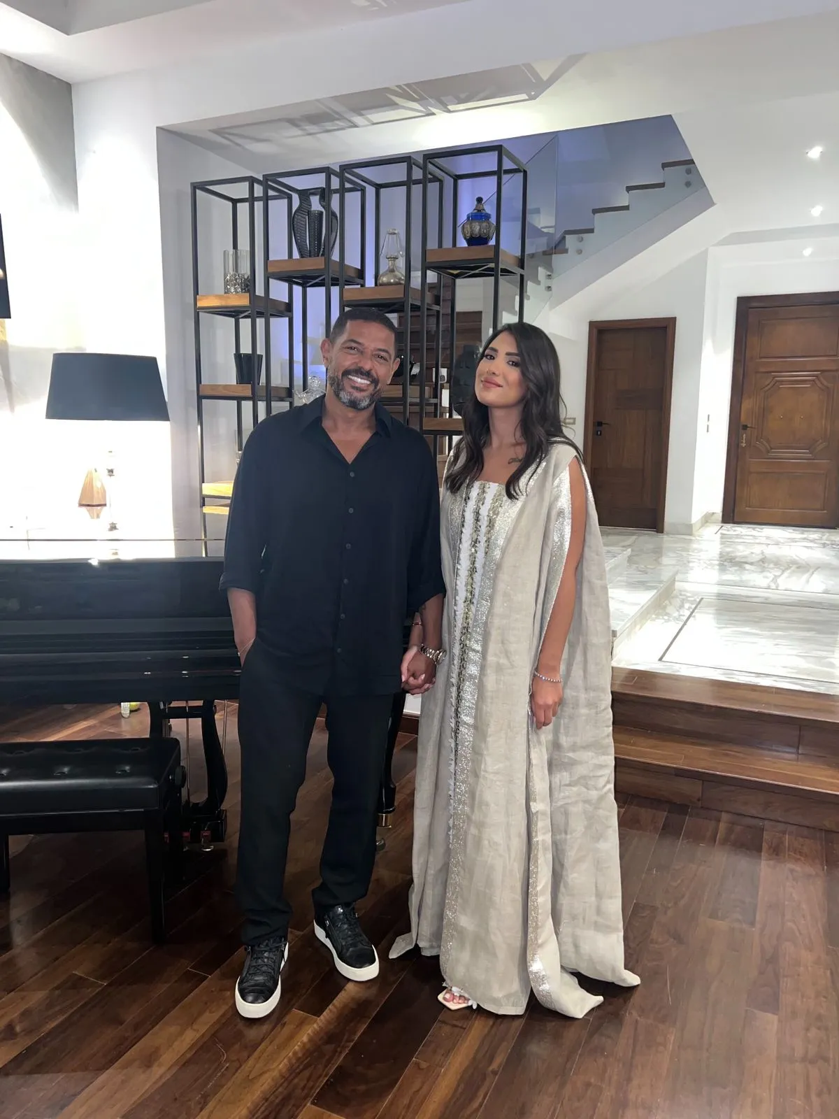 هاني فرحات وخطيبته دنيا جمعة - الصورة من مكتبه الإعلامي 