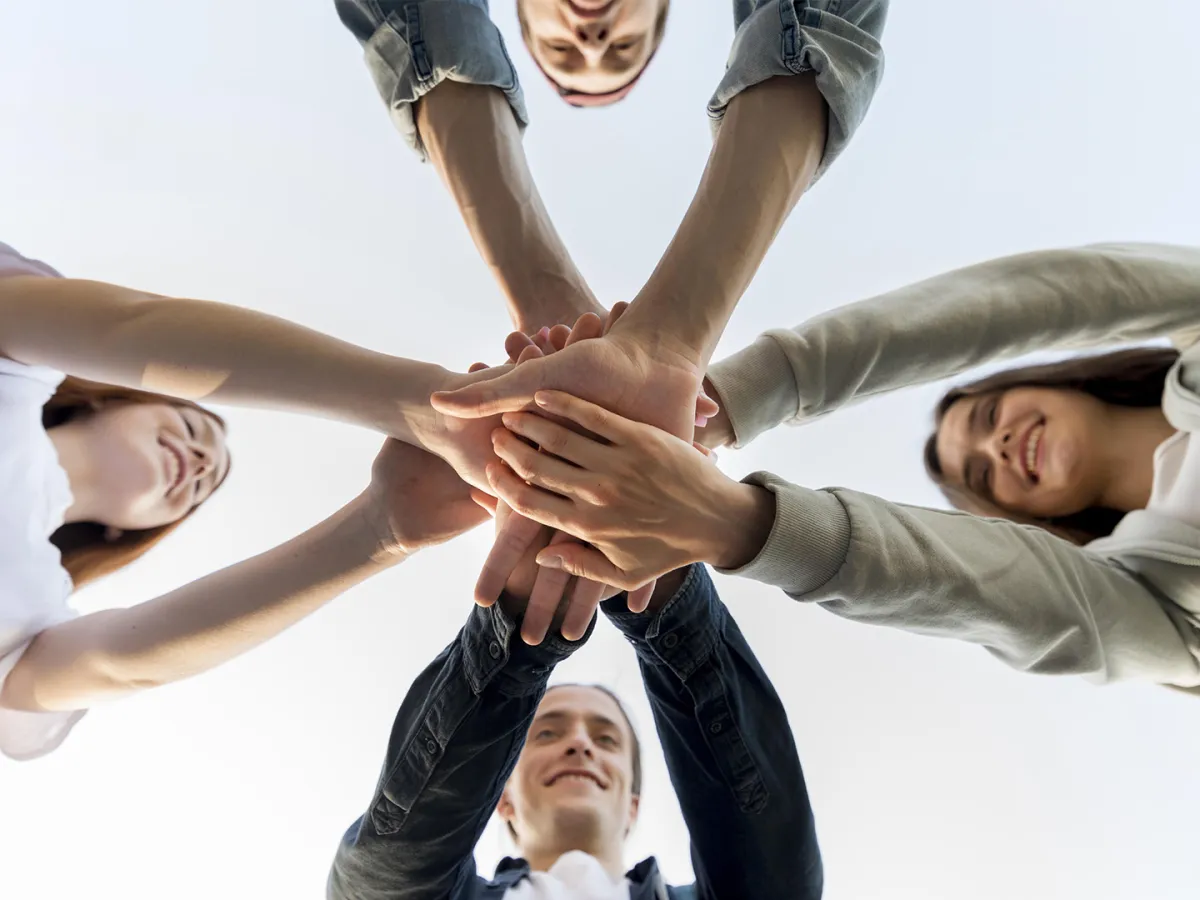 العمل الجماعي يمثل السر في تحقيق التميز والتعاون والتضافر لدى الأفراد